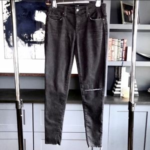 Joe’s Jeans Skinny Cropped Distressed in Brittany   Sz 25